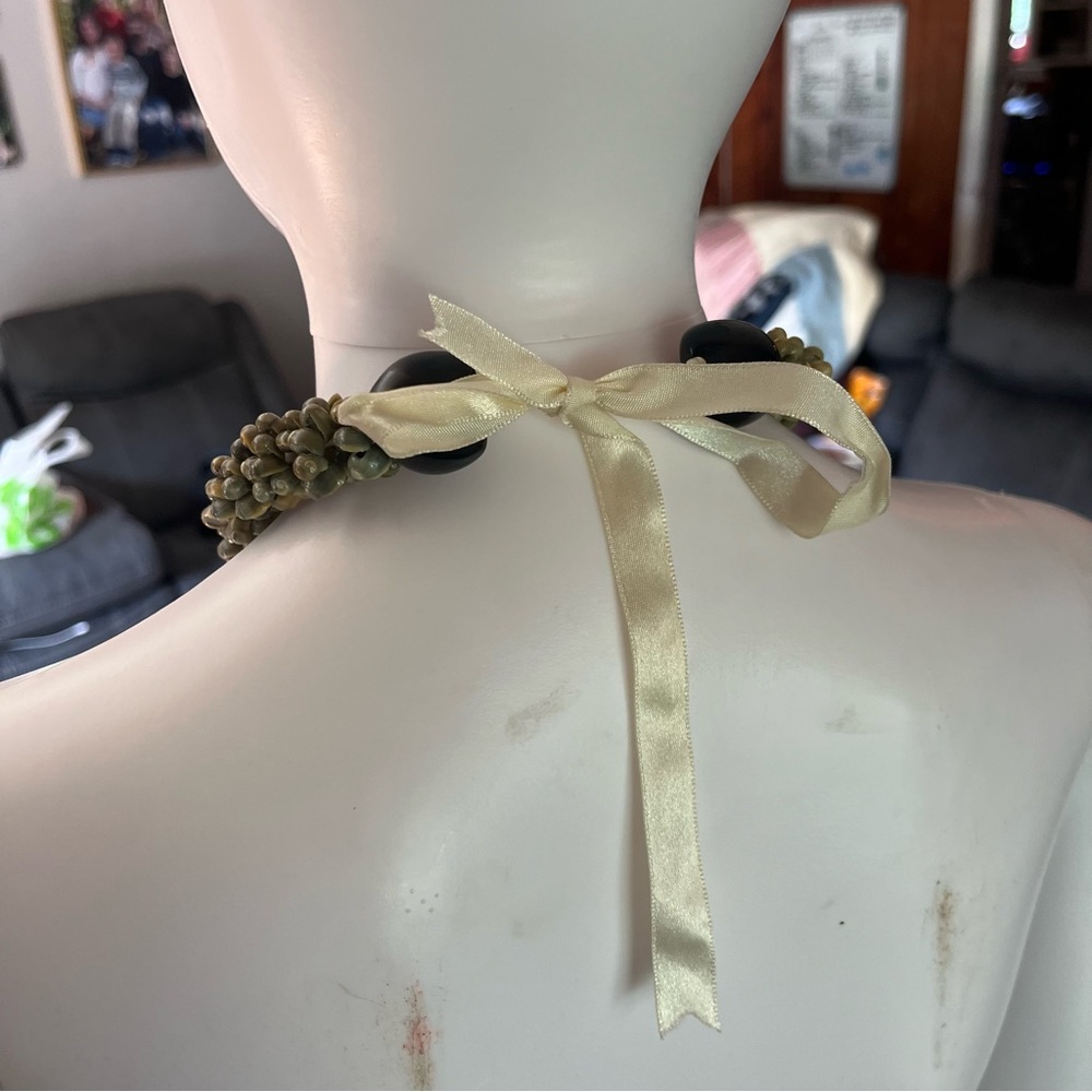 #5 Shell Necklace - Picture 4 of 5